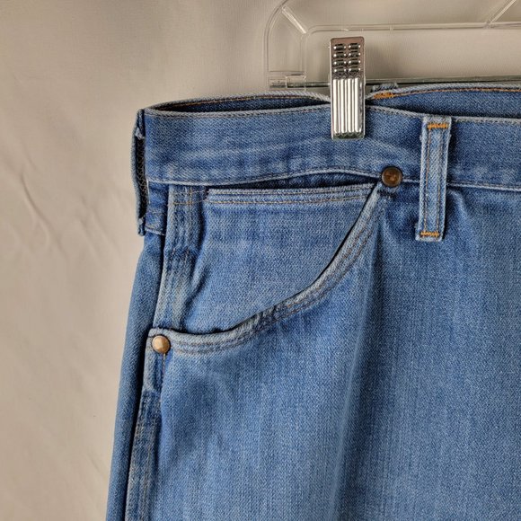 Vintage Wrangler Jeans Mens 42x32 Blue Medium Wash Denim 910 Straight Patch USA - Picture 5 of 11